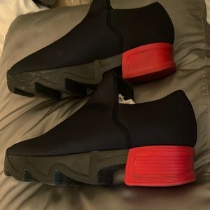 IRI of NY tennis shoes black with red heel